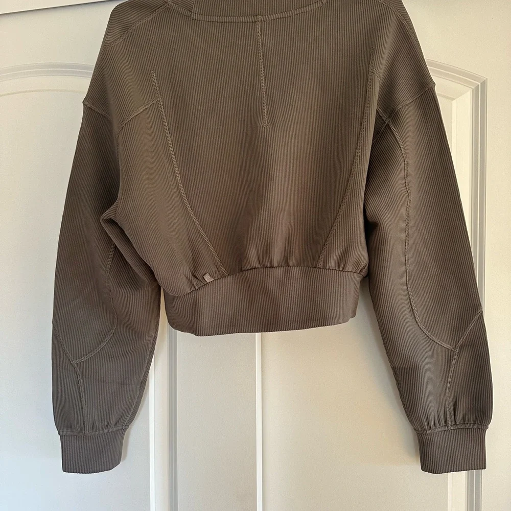 NWT Lululemon Ribbed Softstreme Cropped Jacket, Nomad 8 - Picture 5 of 5